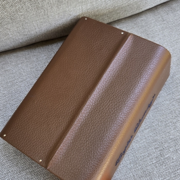 English Laundry Brown Sunglass Case - Picture 5 of 5